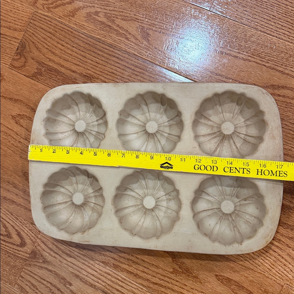 Pampered Chef Family Heritage Stoneware Mini Fluted Bundt Pan Classic Collection - Picture 8 of 9